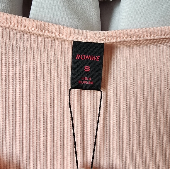 NWT Women's Romwe Long Sleeve  Pink Top Size Small - Picture 2 of 5